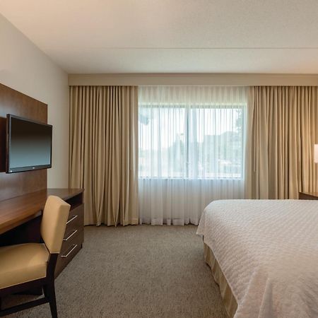 Embassy Suites By Hilton Milwaukee Brookfield Exterior photo