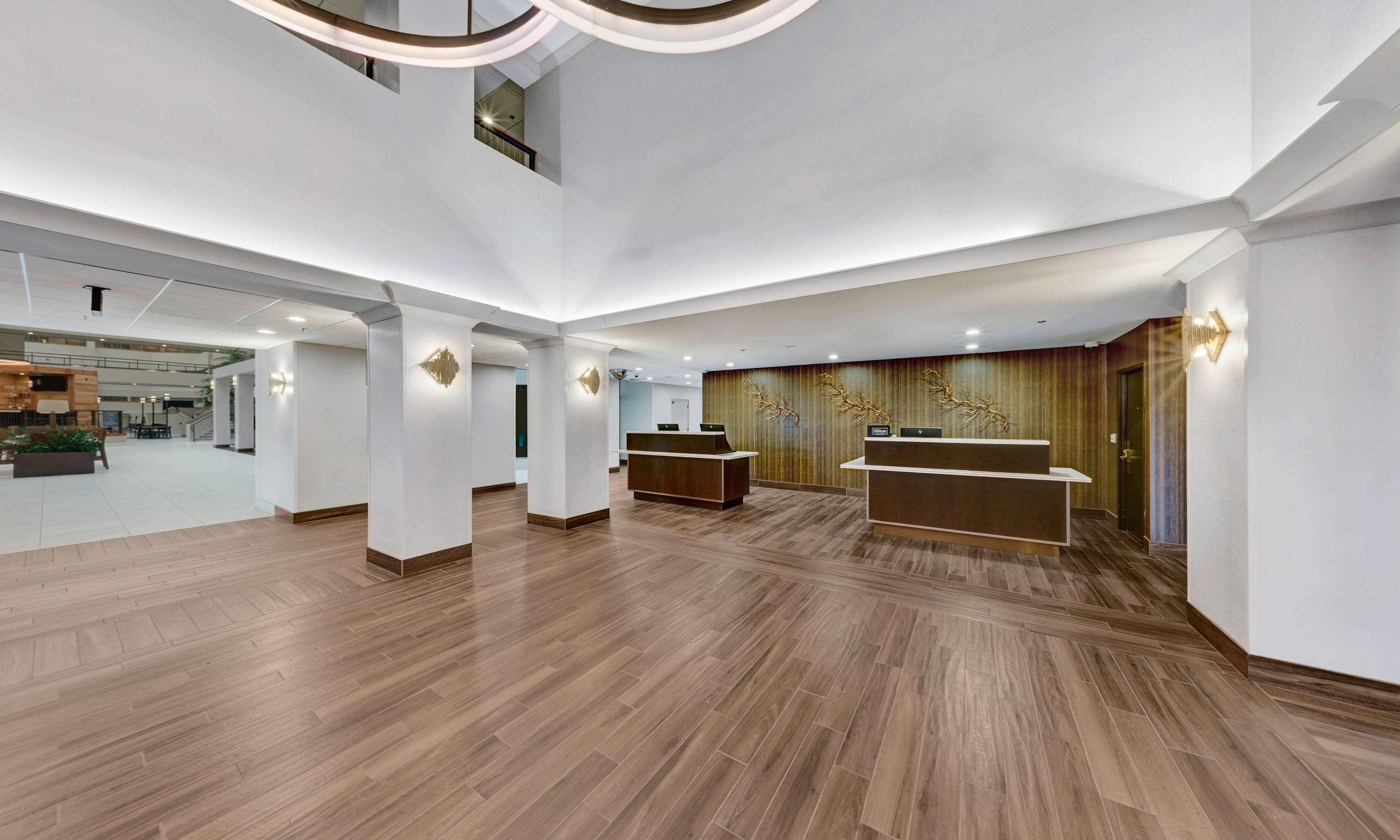 Embassy Suites By Hilton Milwaukee Brookfield Exterior photo
