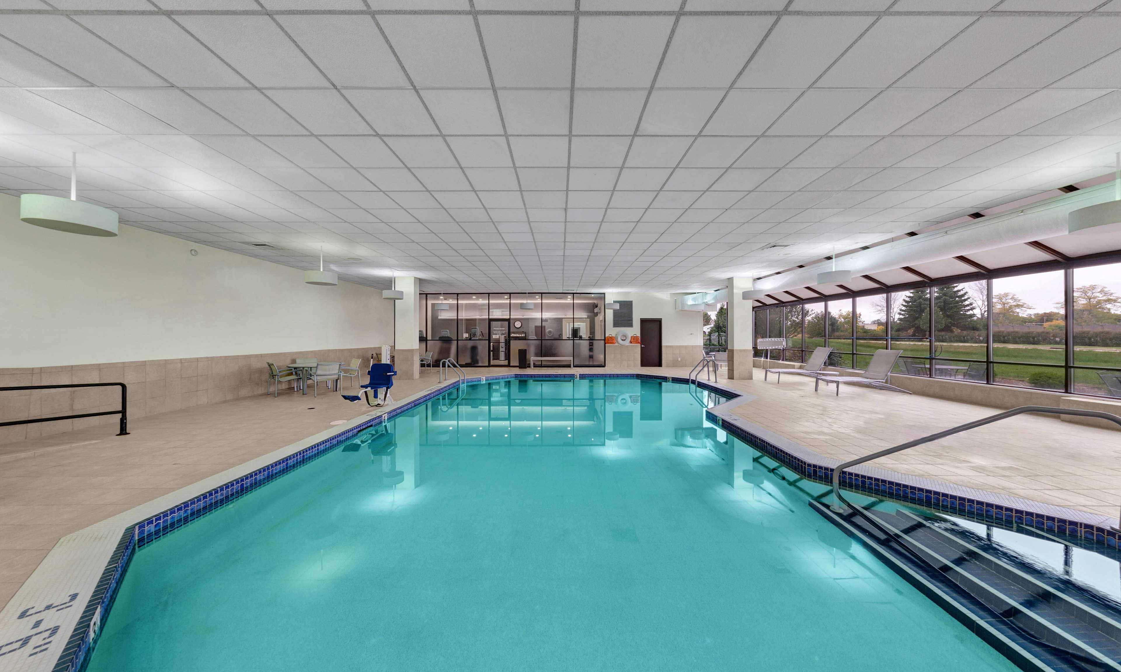 Embassy Suites By Hilton Milwaukee Brookfield Exterior photo