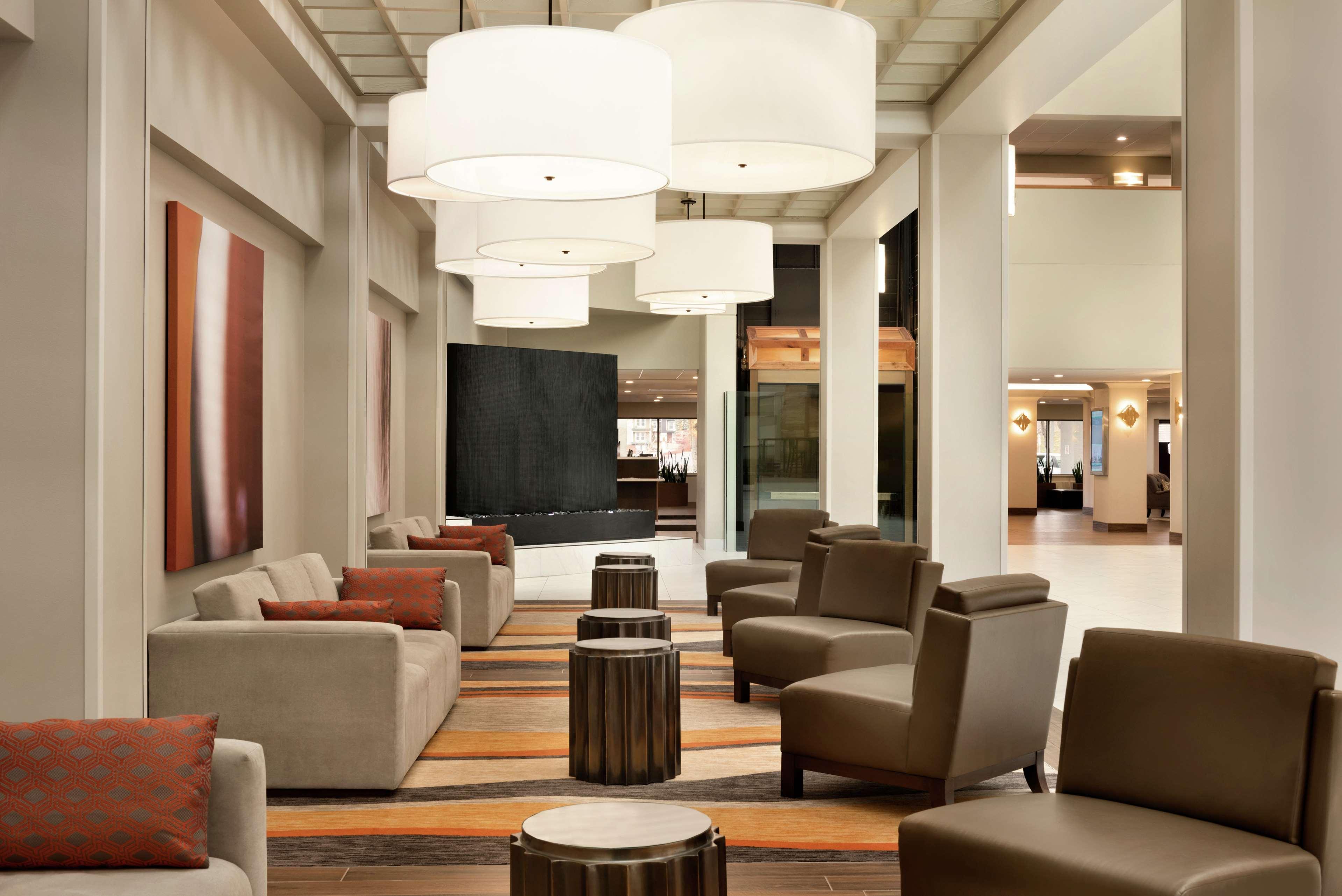 Embassy Suites By Hilton Milwaukee Brookfield Exterior photo