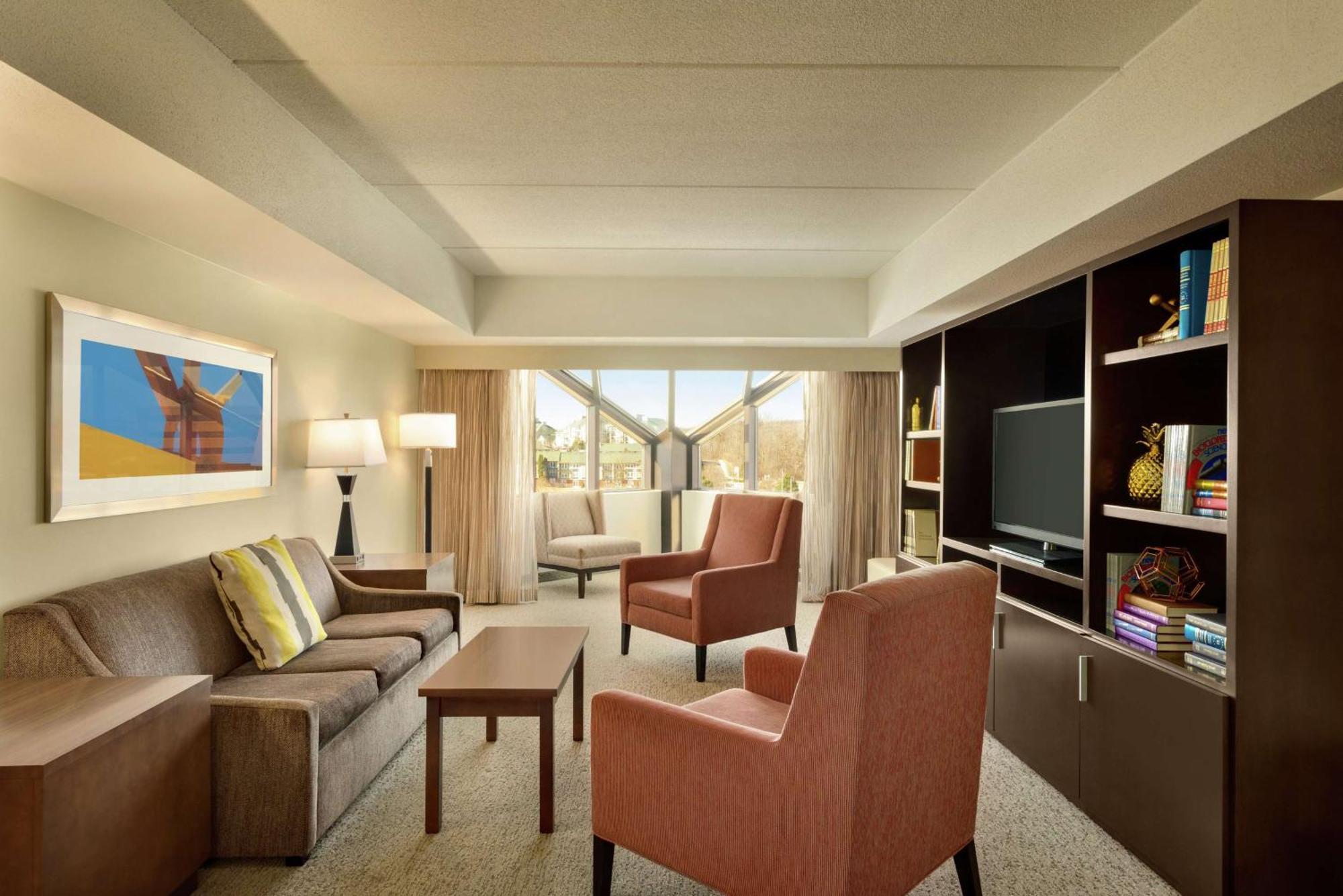 Embassy Suites By Hilton Milwaukee Brookfield Exterior photo